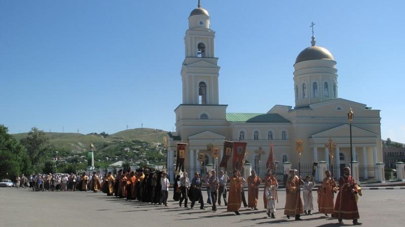 Традиционный многодневный Крестный ход в Вавилов Дол Ивантеевского района Саратовской области.