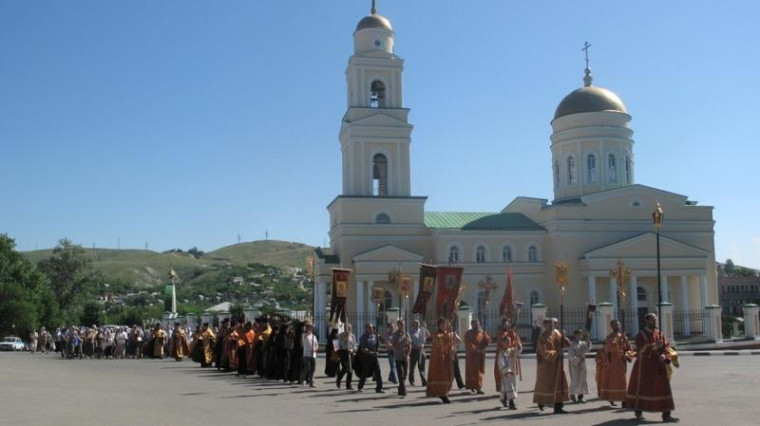Традиционный многодневный Крестный ход в Вавилов Дол Ивантеевского района Саратовской области. Традиционный многодневный Крестный ход в Вавилов Дол Ивантеевского района Саратовской области.